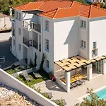 Leylandii Rogoznica Just Few Steps From Sea فيلة
