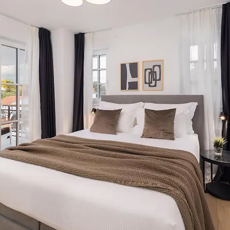 Luxury 4br Heated Pool, Just 100m To Sea Willa Ražanj