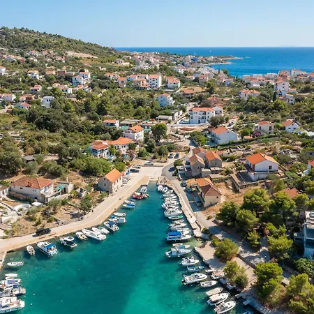 빌라 Leylandii Rogoznica Ražanj