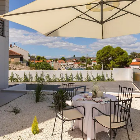 Vila Leylandii Rogoznica