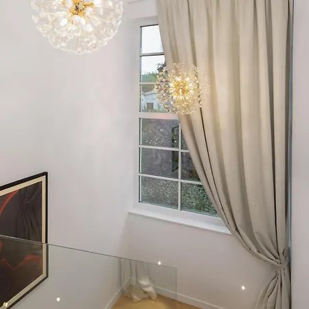 Luxury 4br Heated Pool, Just 100m To Sea Willa