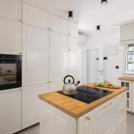 Vila Leylandii Rogoznica