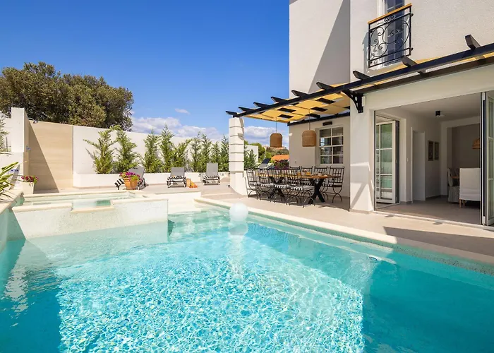 Leylandii Rogoznica Vila *