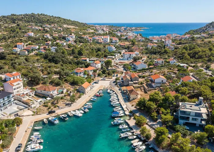 Vila Leylandii Rogoznica Razanj