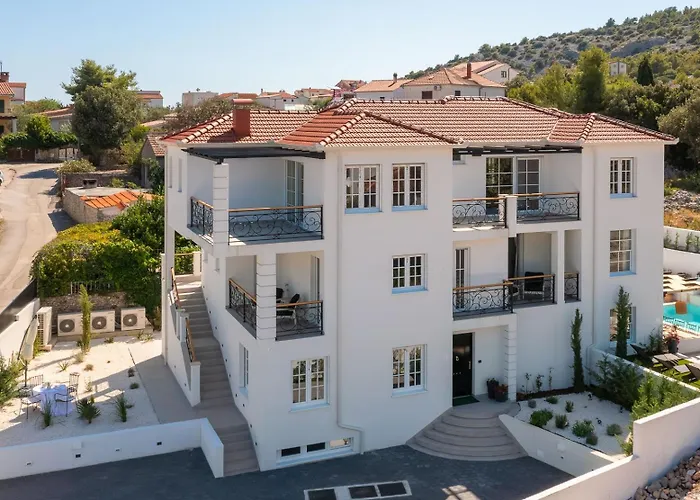 Leylandii Rogoznica 빌라 *