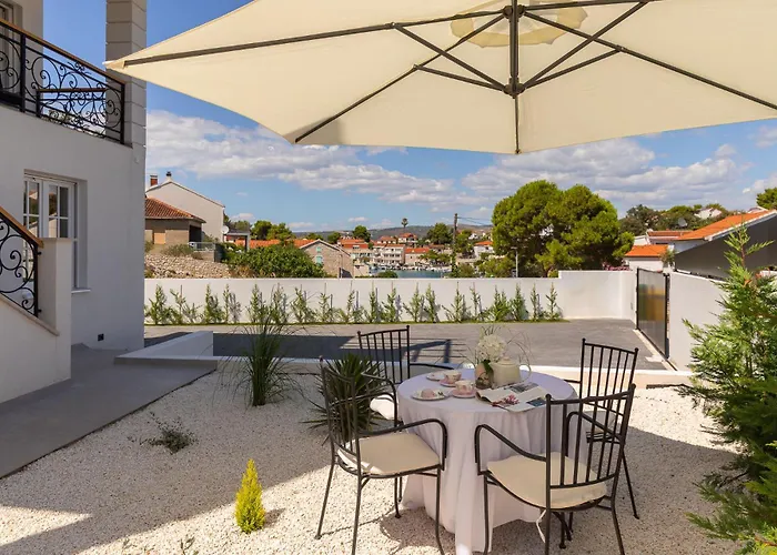 빌라 Leylandii Rogoznica